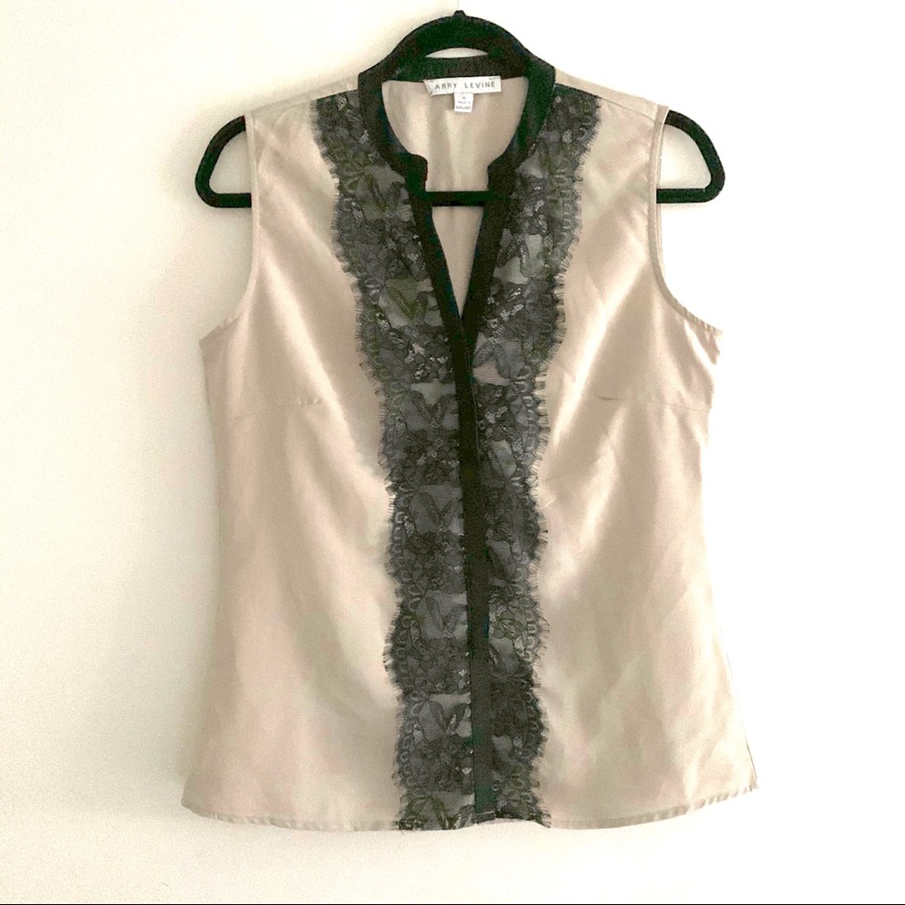 Larry Levine sleeveless button up blouse